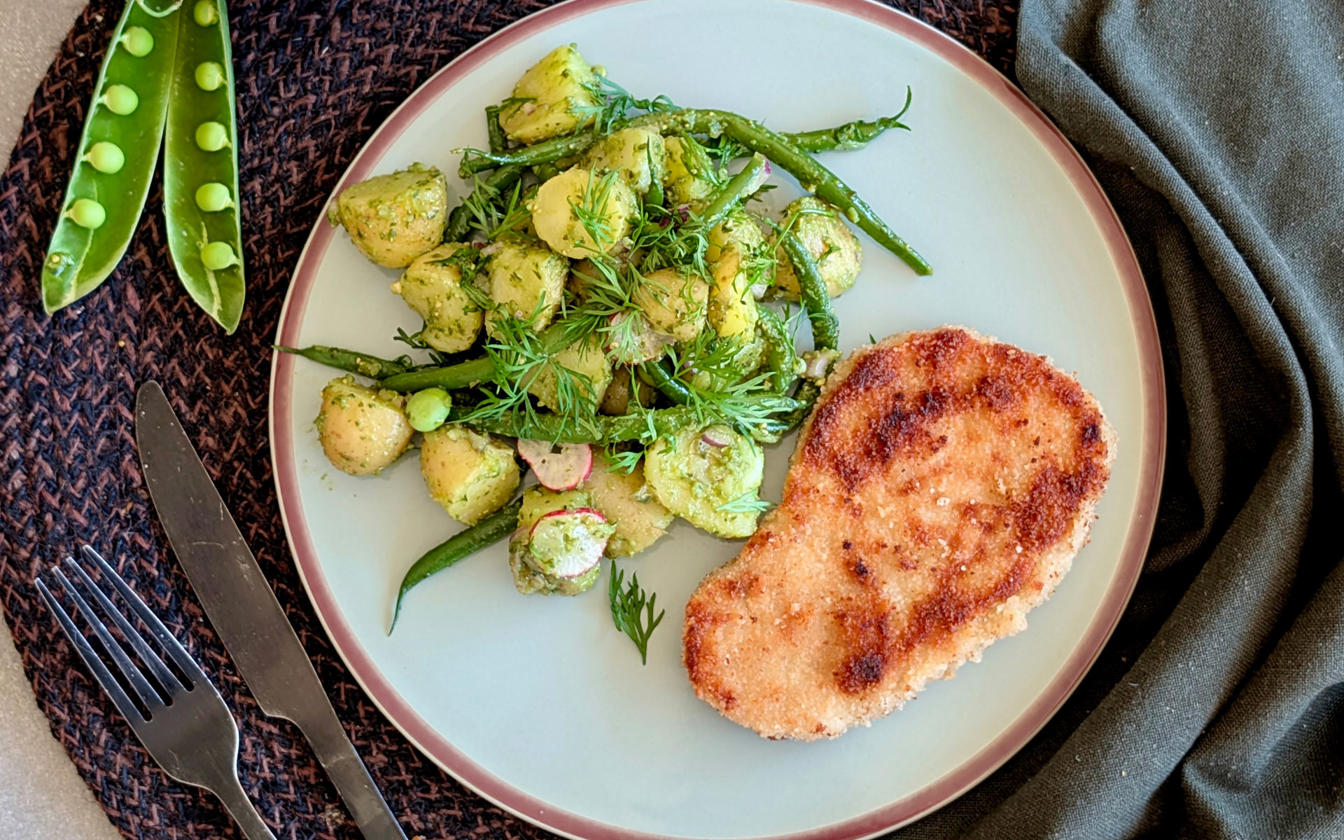Schnitzler med grøn kartoffelsalat