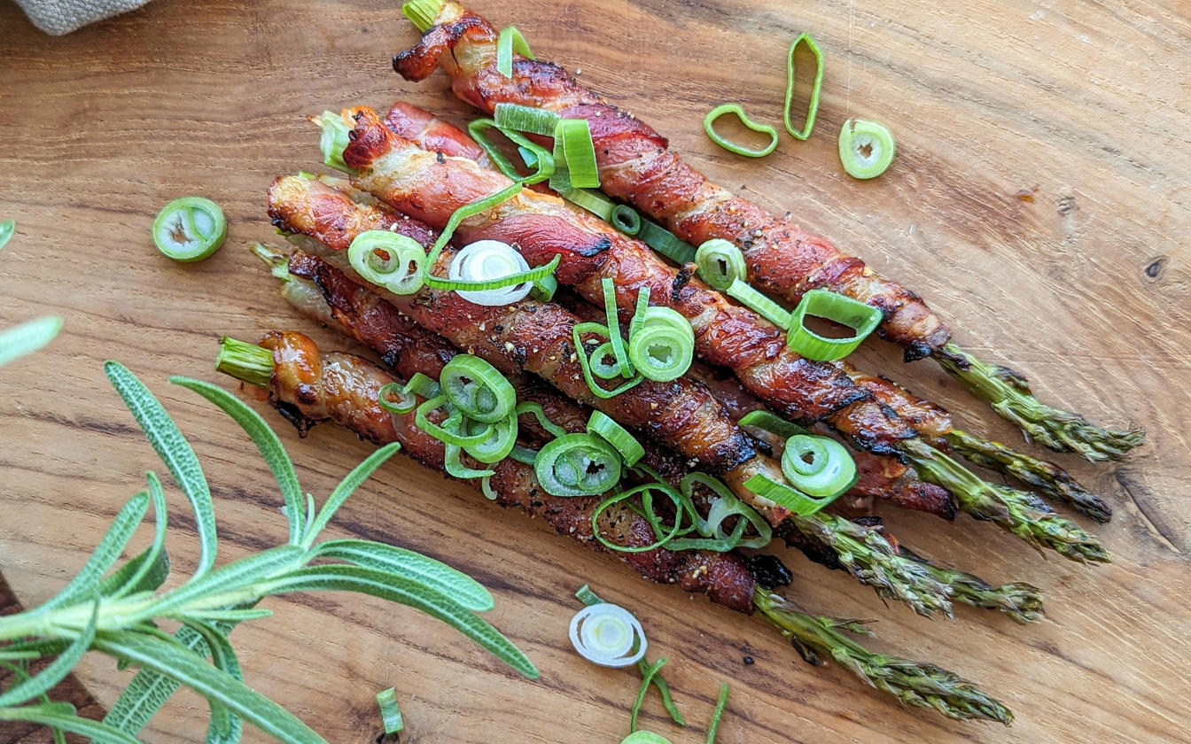 Asparges med bacon i airfryer med sirup