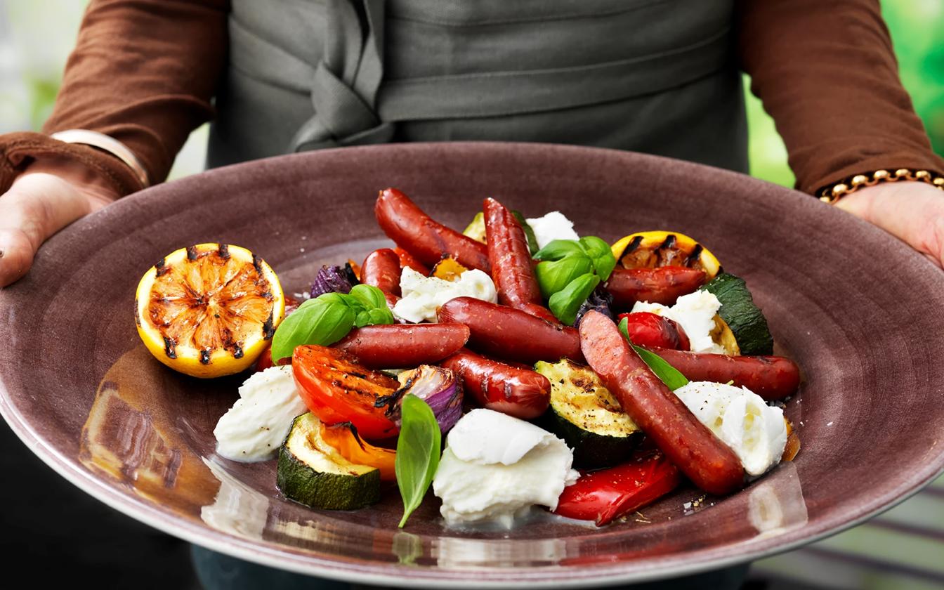 Grillad kryddkorv med mozzarella & squash
