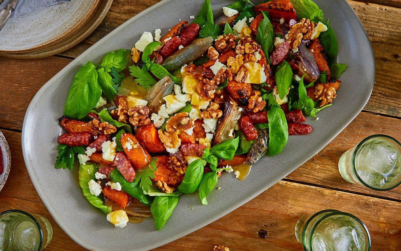 Örtsallad med salamisnacks