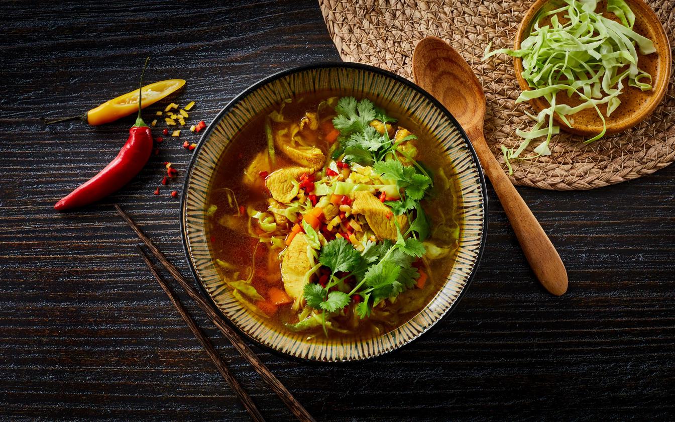 Karrysuppe med kylling og grønt