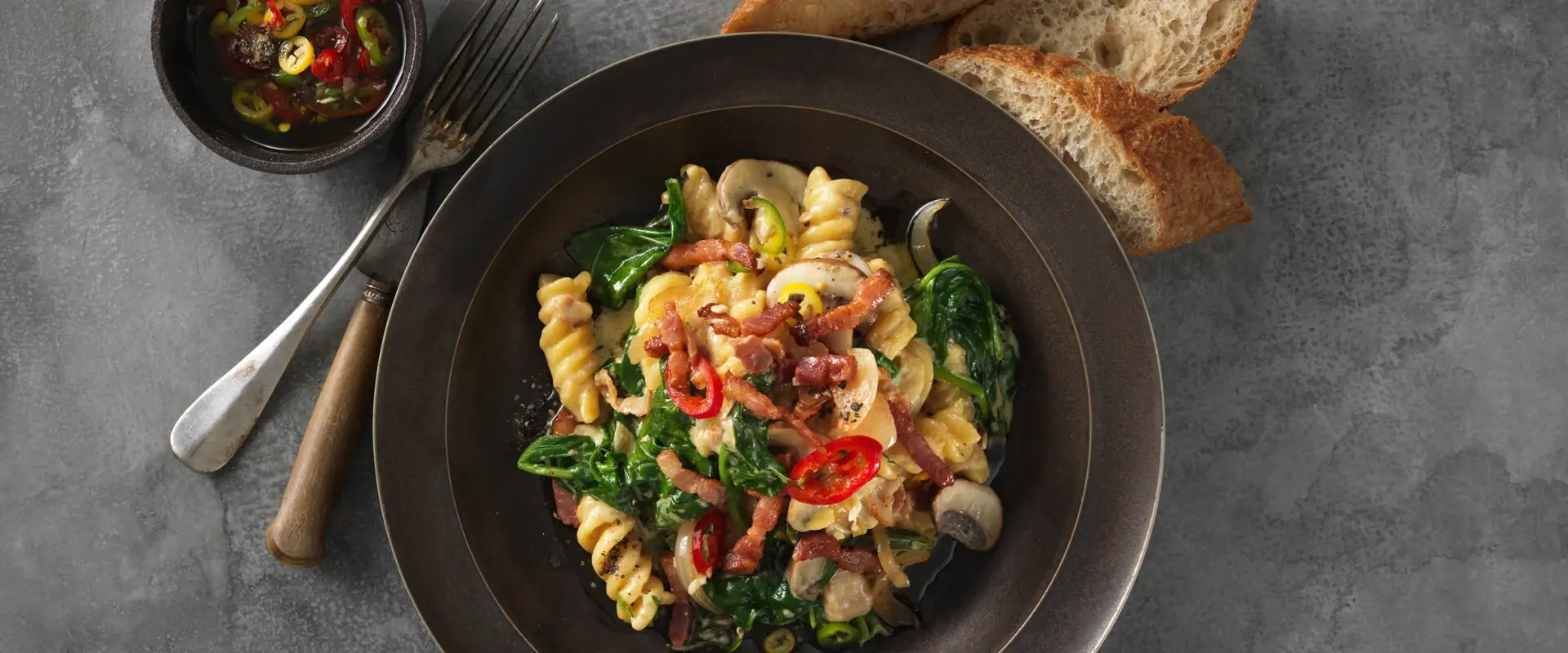 Pasta med bacon krämig one pot pasta