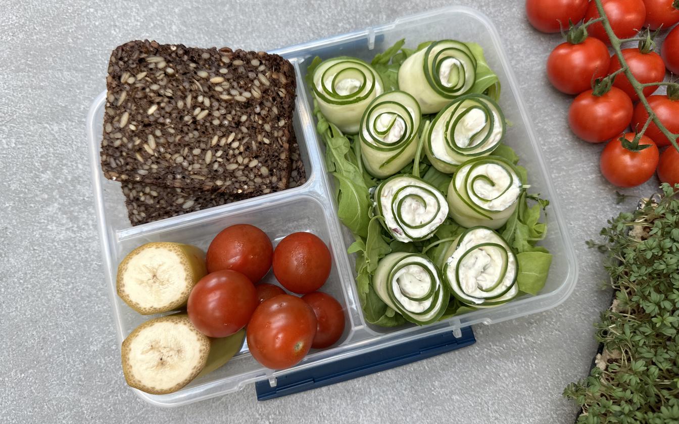 Agurkeruller med flødeost og hamburgerryg