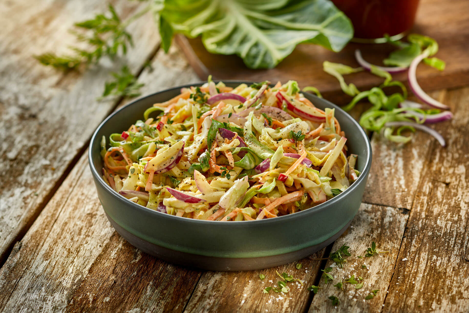 Coleslaw med æble og timian