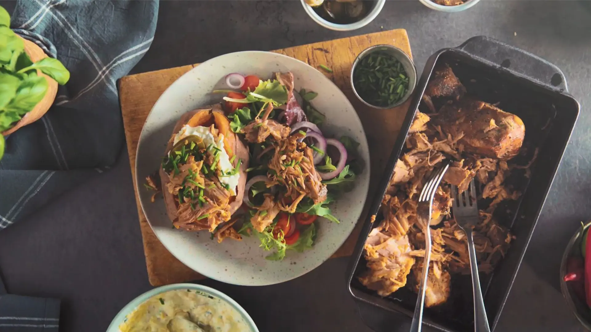 Pulled pork på bakad sötpotatis