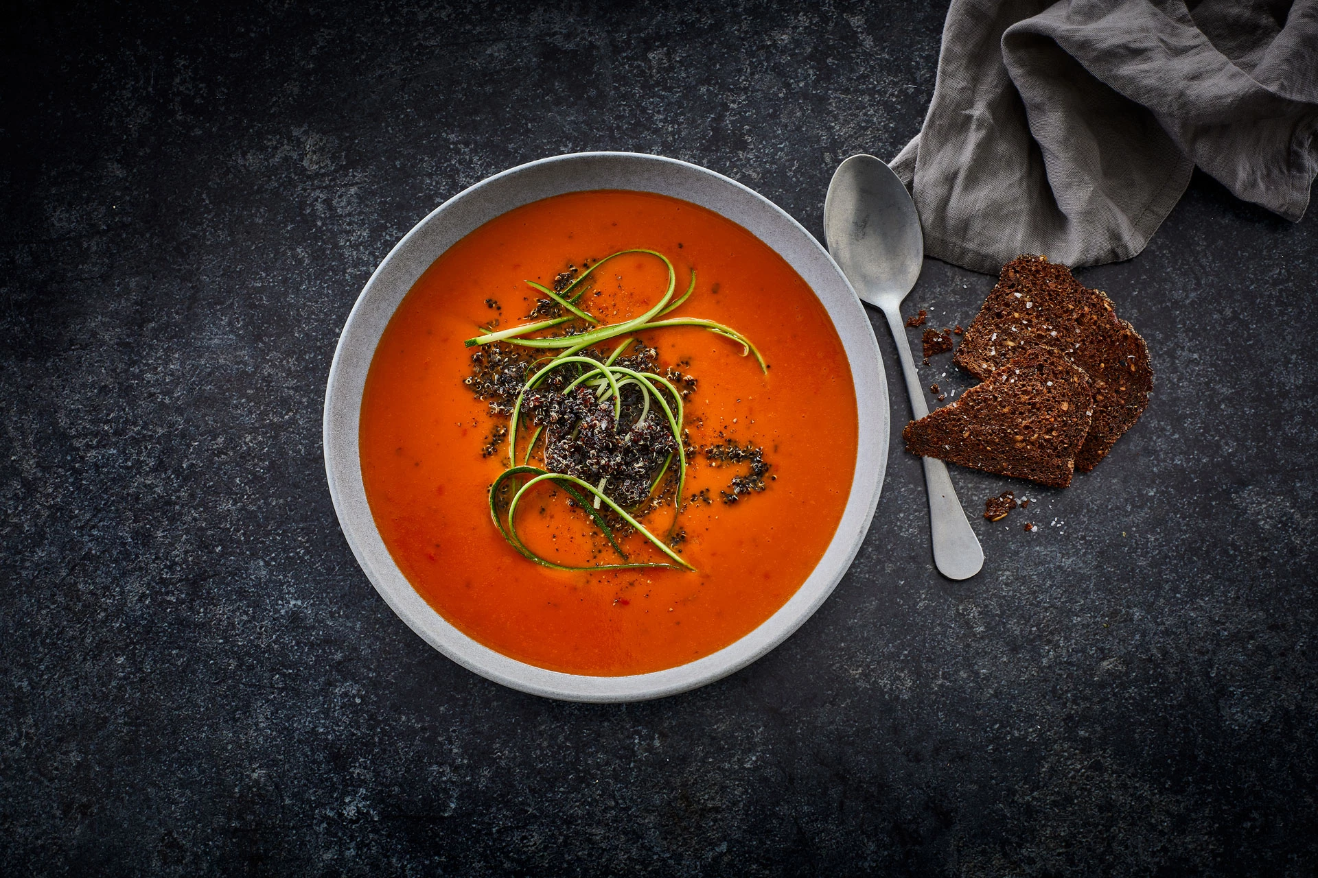 Spicy tomatsuppe med quinoa
