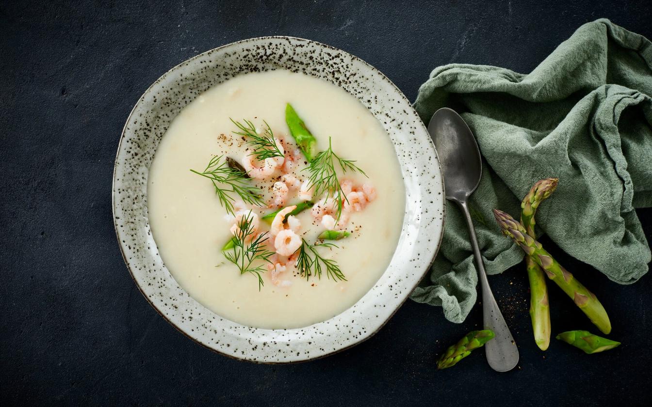 Klassisk aspargessuppe med rejer
