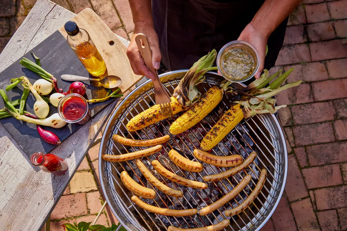 Grill med GØL pølser og majs