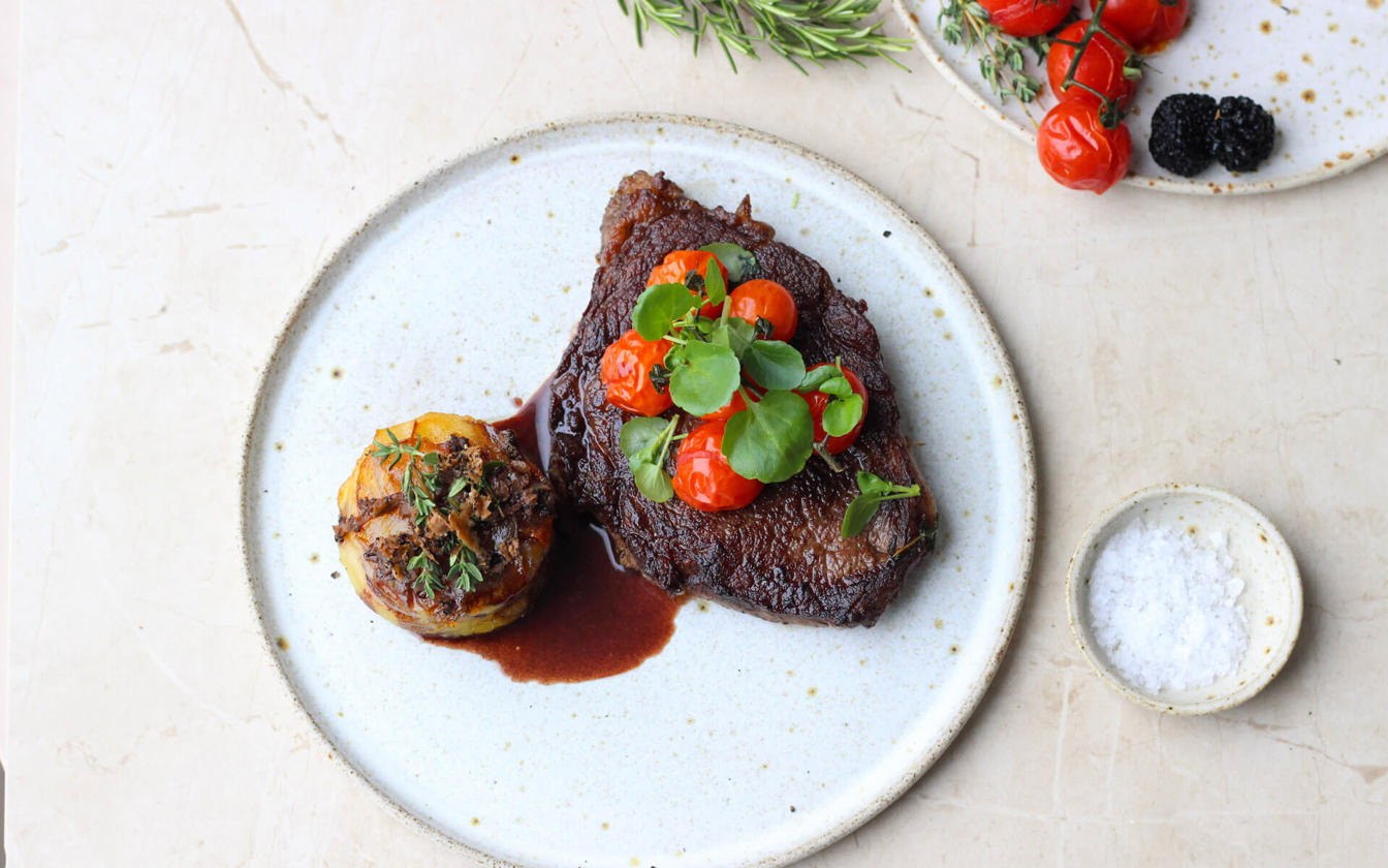 Ribeye med trøffel Pommes Anna og rødvinsglace