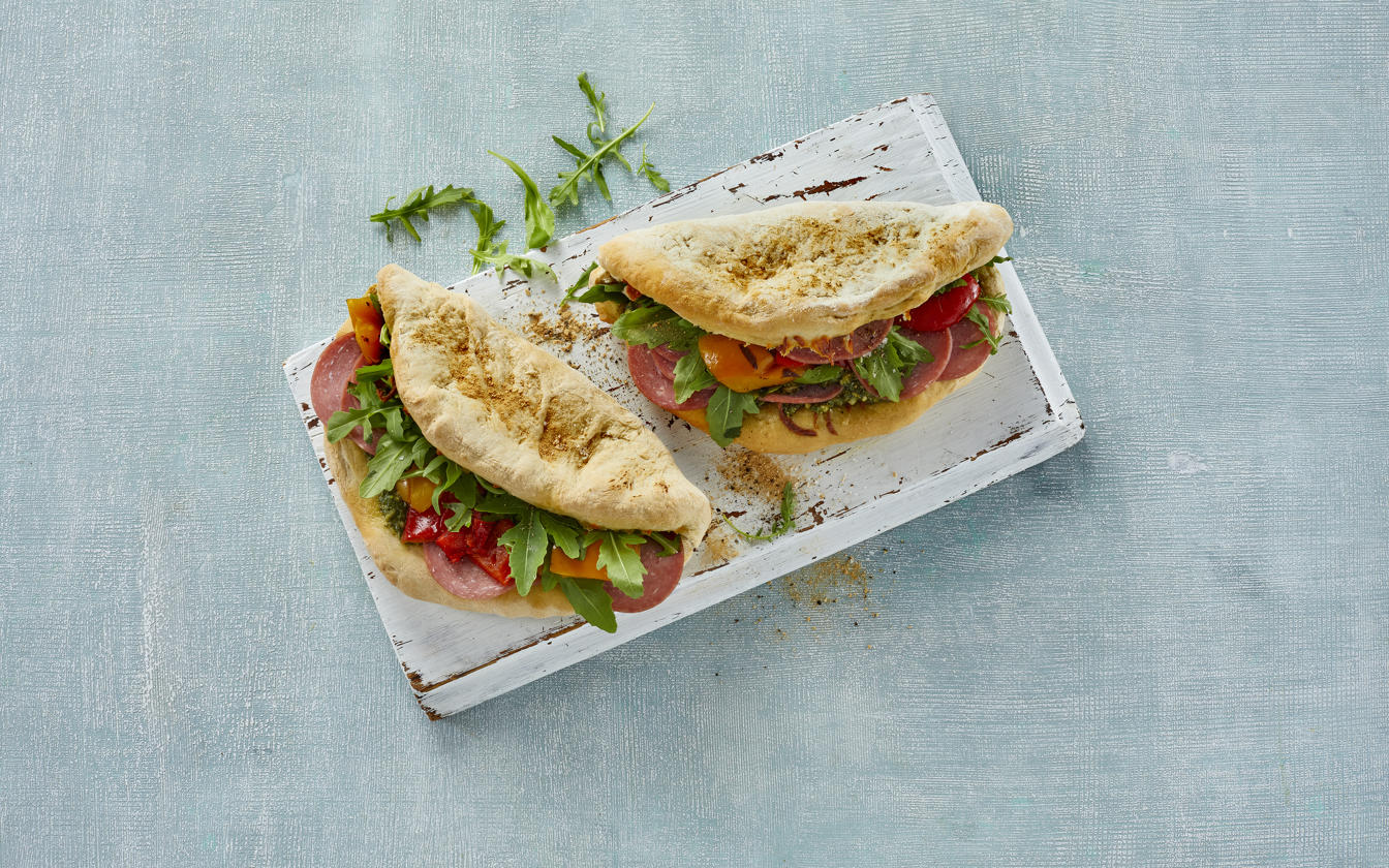 Pizza sandwich med spegepølse
