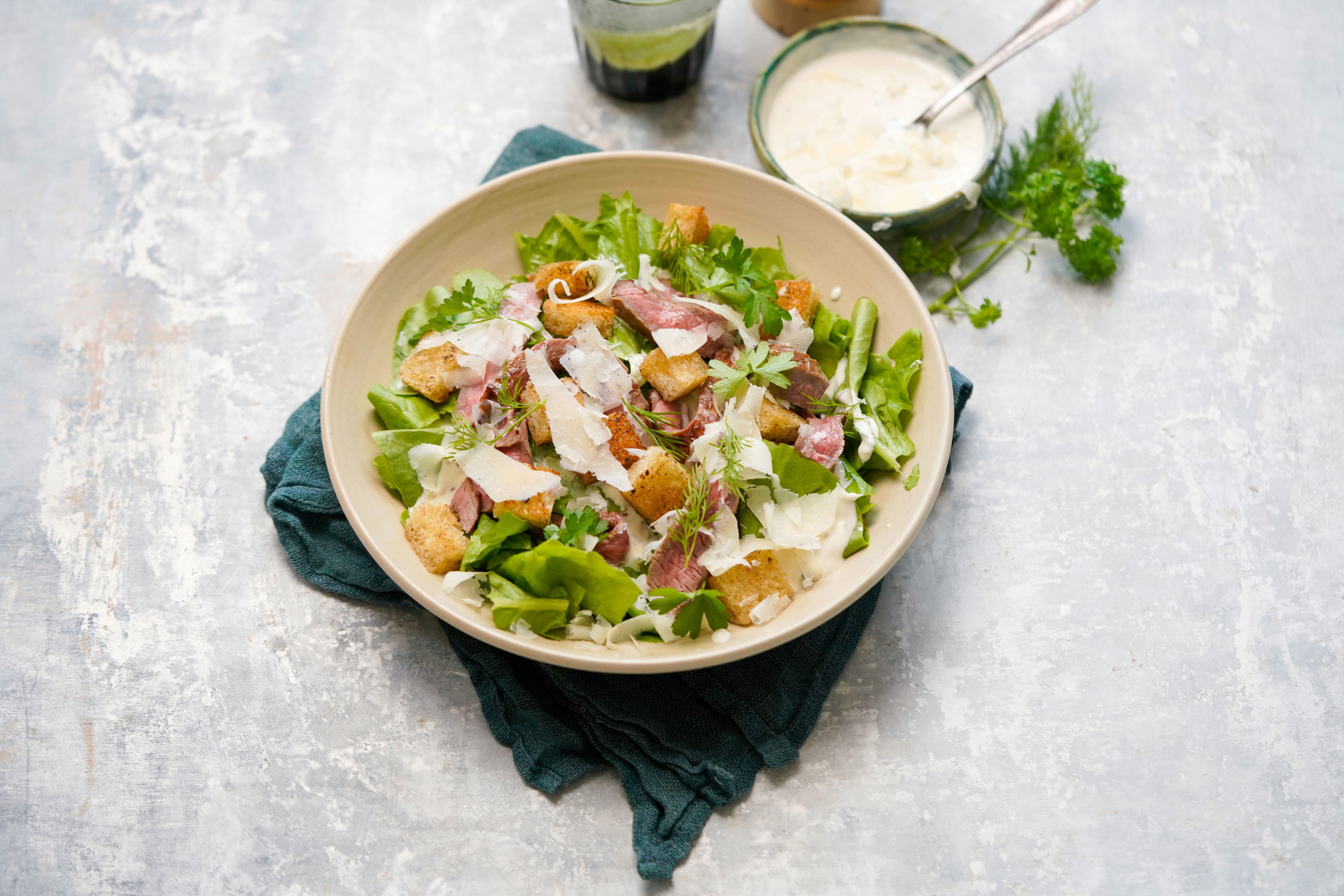 Cæsarsalat med entrecôte