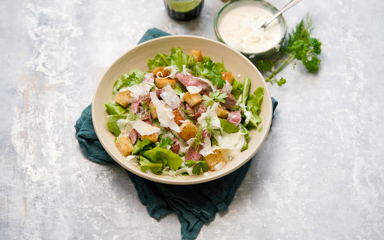 Cæsarsalat med entrecôte