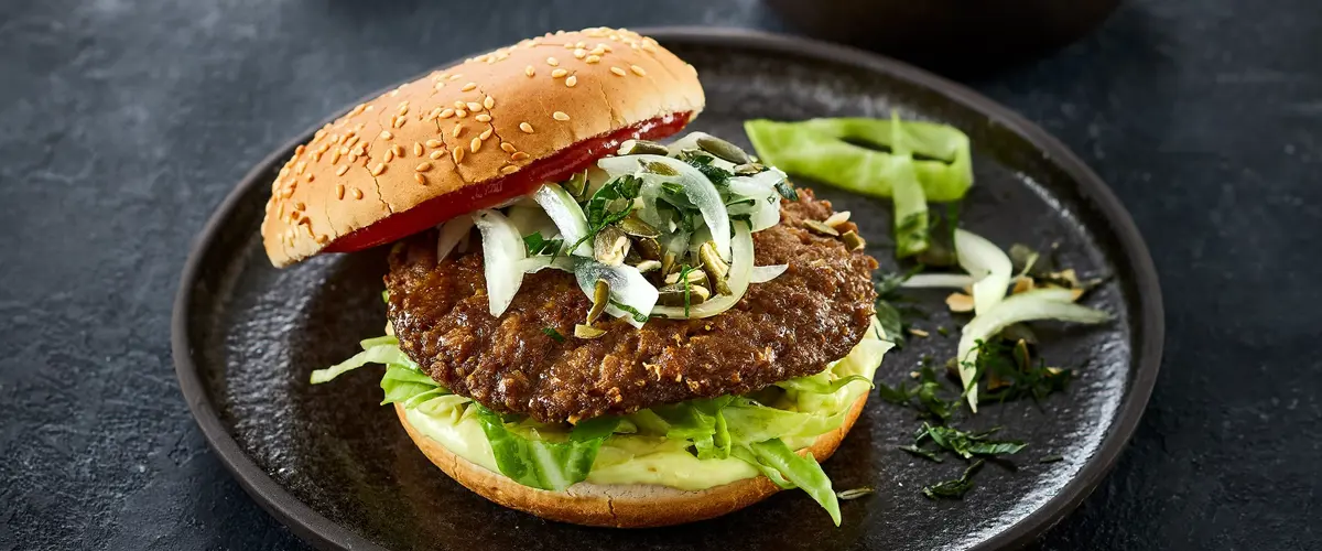 Bøfsandwich med marinerede løg og spidskål - Danish Crown Professional
