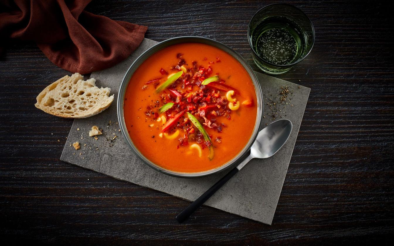 Nem tomatsuppe med suppehorn