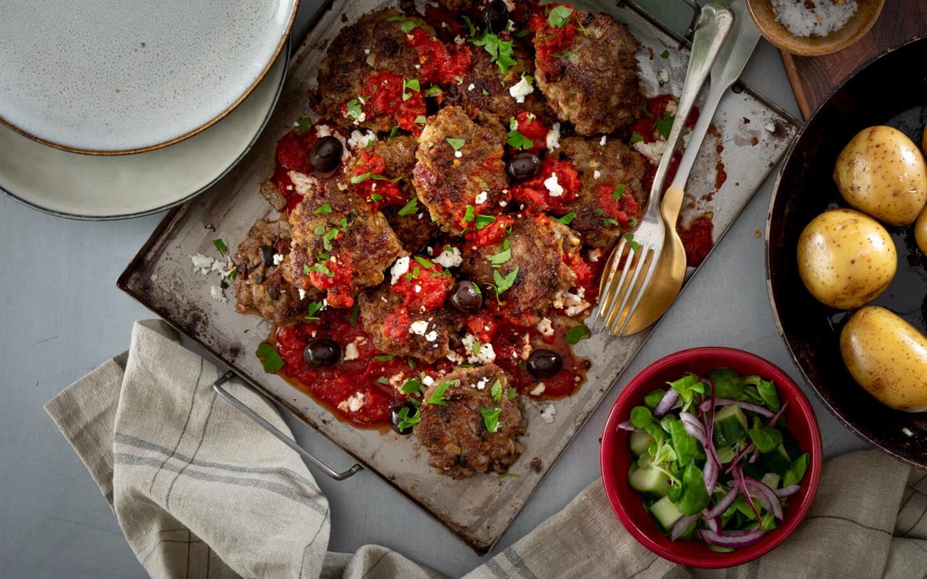 Græske frikadeller med bacon, feta og oliven