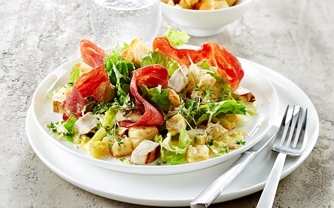 Caesarsallad med kyckling och bacon