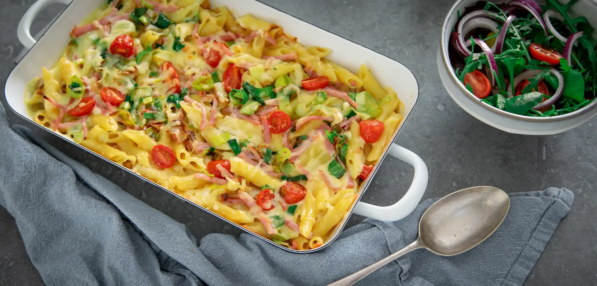 Pastagratäng med rökt skinka