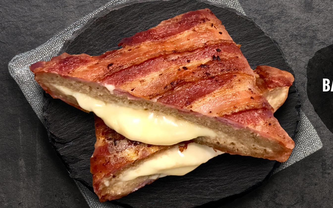 Bacon toast med smeltet ost