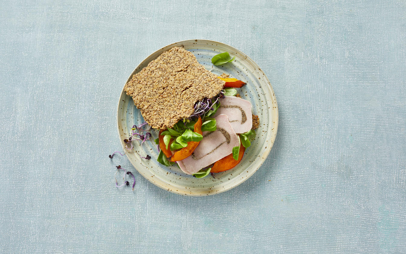 Knækbrød med rullepølse