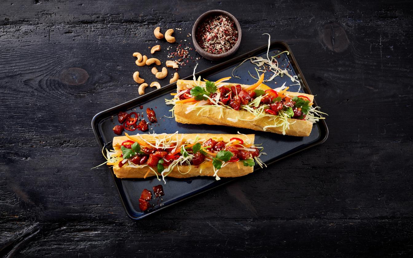 Bánh mì med Hot Honey Bacon Cubes