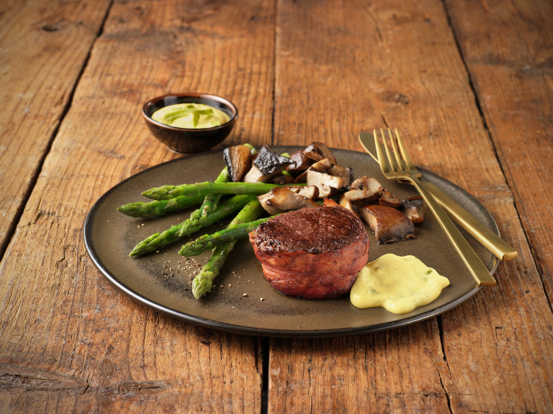 Tournedos med bacon og hjemmelavet bearnaisesauce