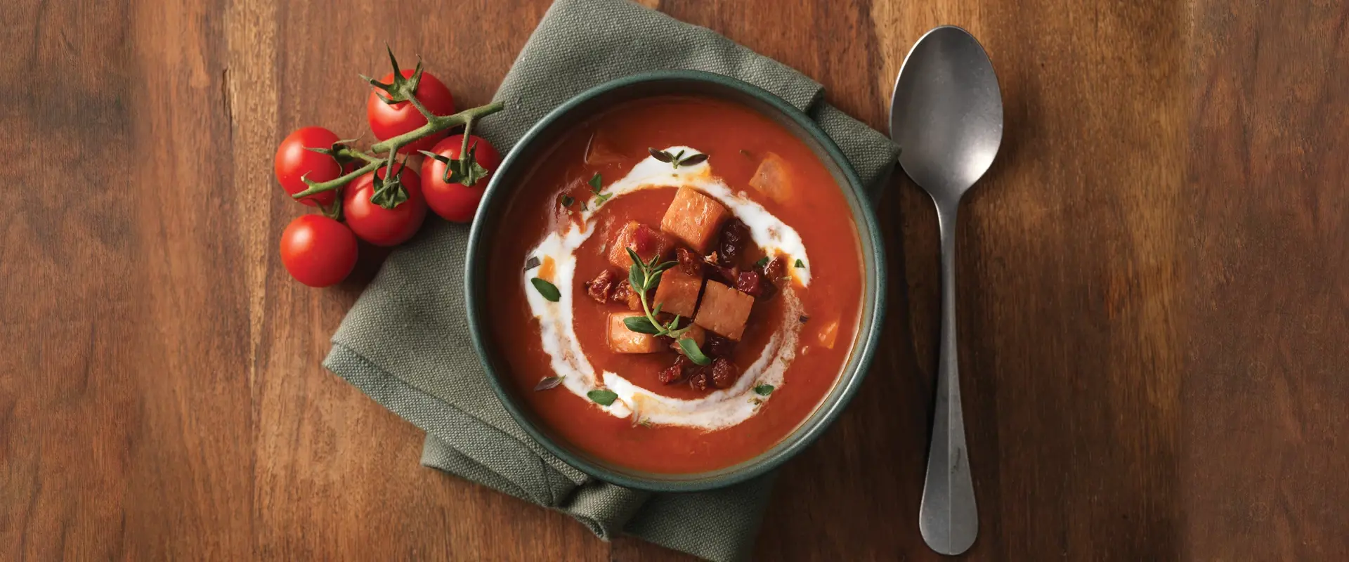 Filling Tomato soup with Jamonilla®
