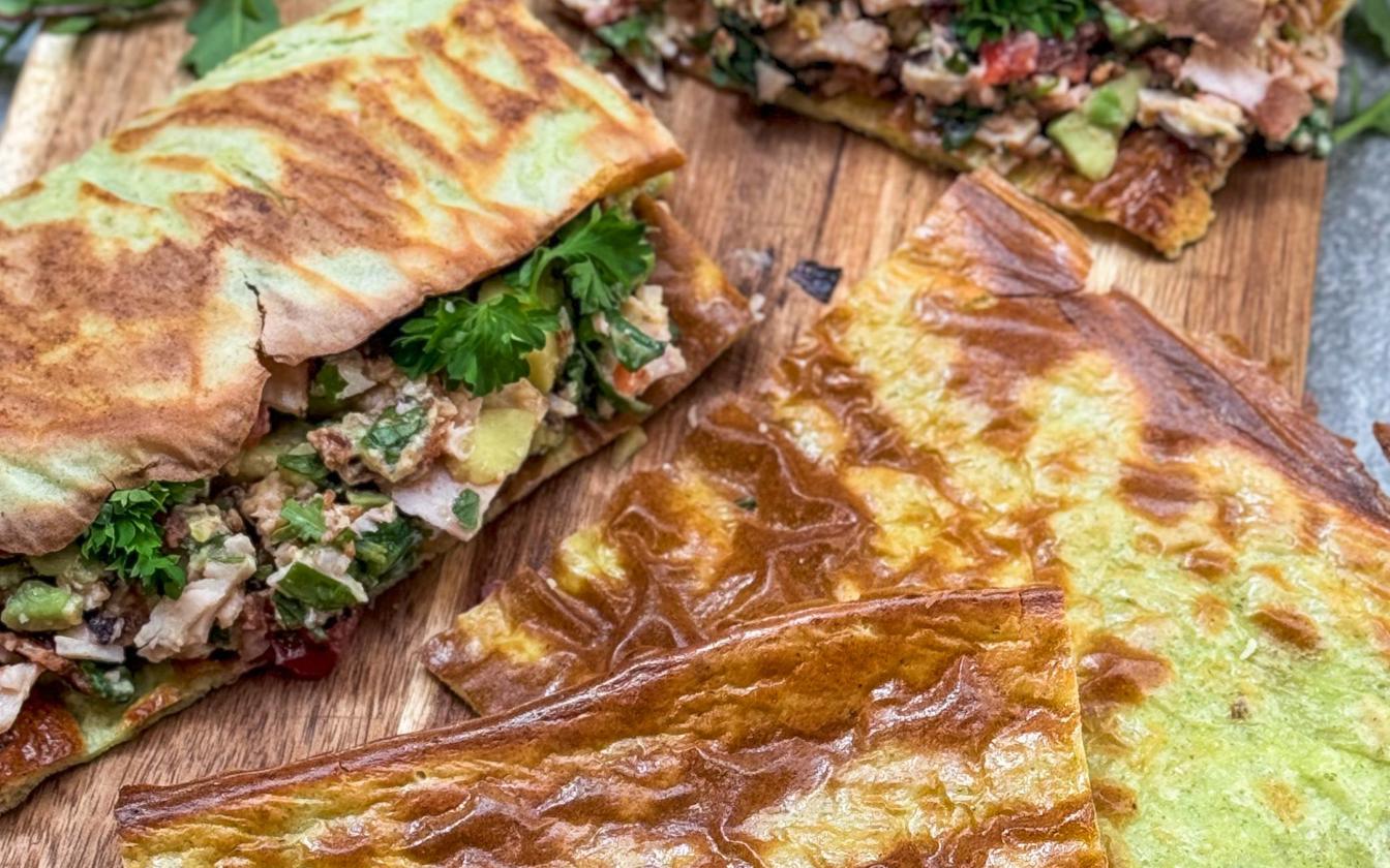 Hytteostfladbrød med chopped kyllingesalat