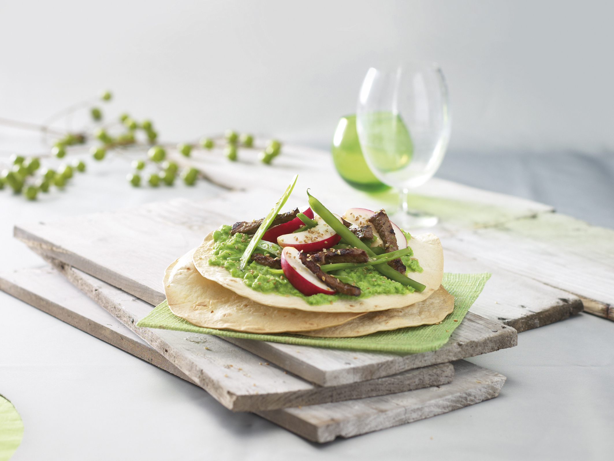 Tortillas med ærtepure og oksekødsstrimler