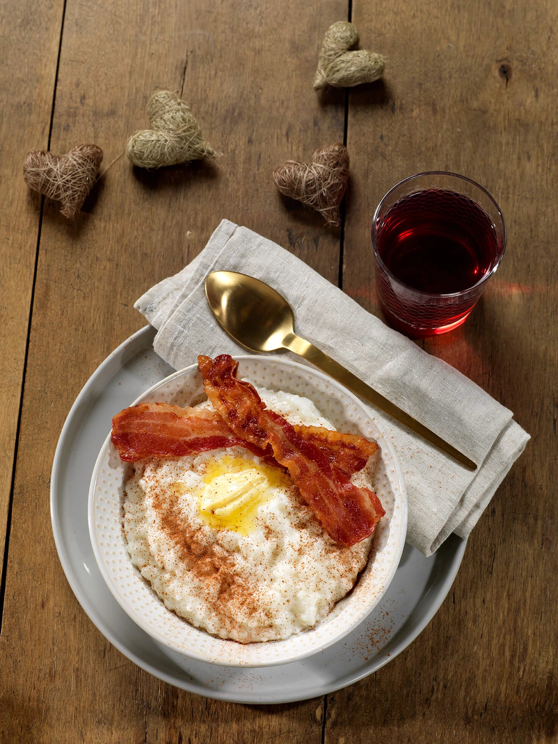 Risgrynsgröt med smör och bacon