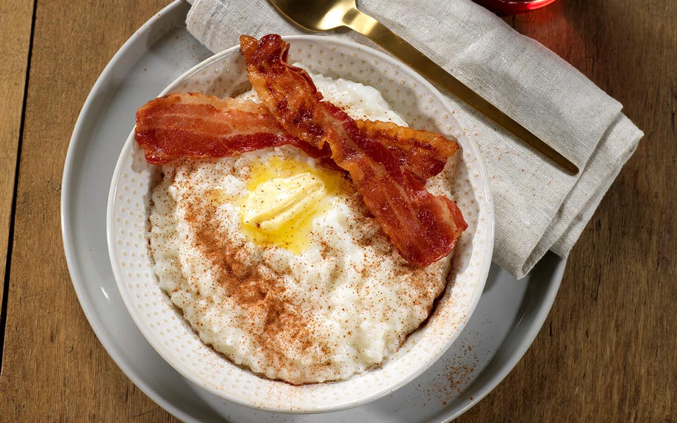 Risgrynsgröt med smör och bacon