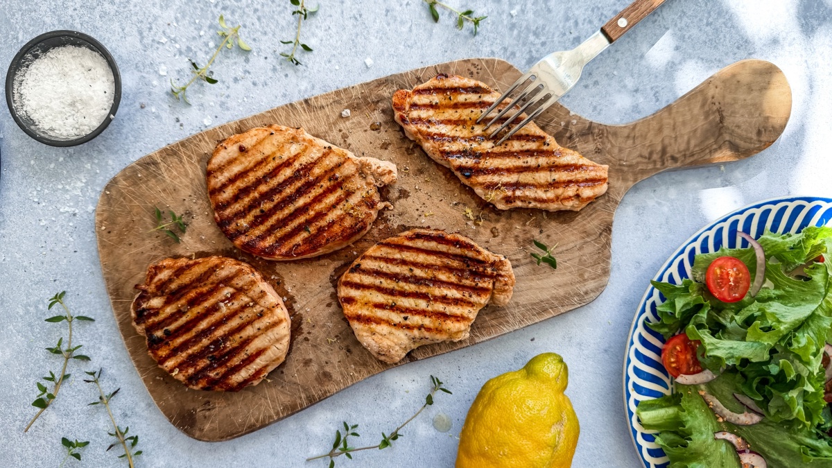 Kotelet Grillet kotelet – sådan får du saftige koteletter på grill - Danish Crown