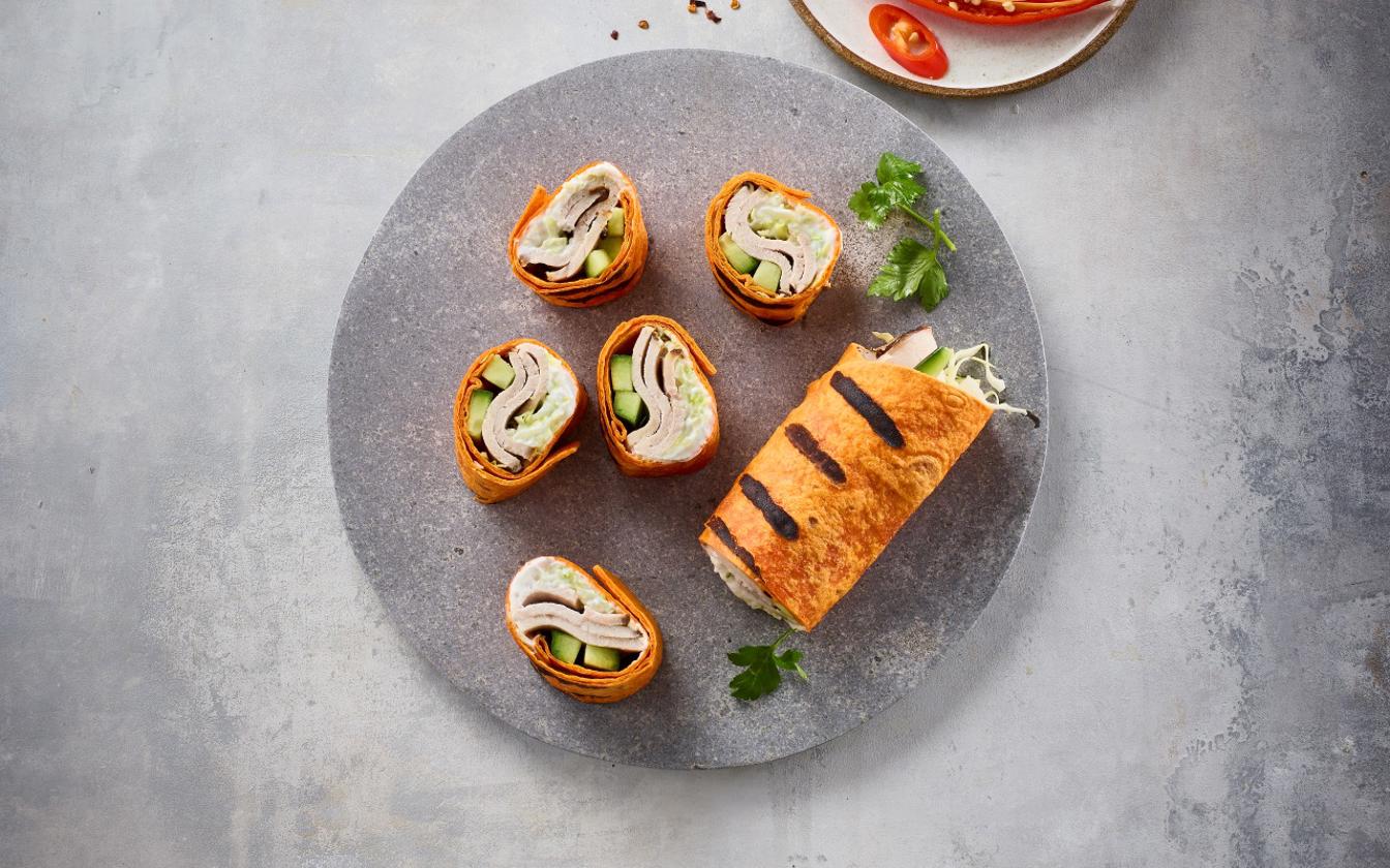 Kamfilet af gris i wrap med kål og mild dressing