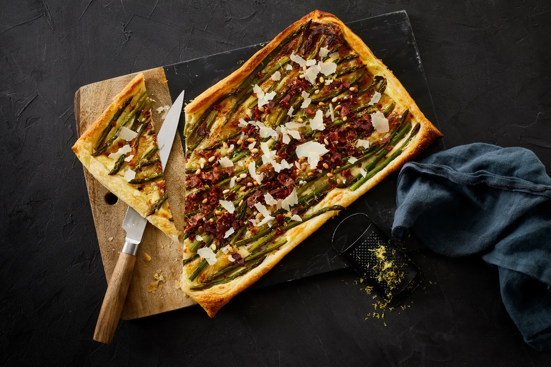 Blätterteigpastete mit Spargel und Bacon