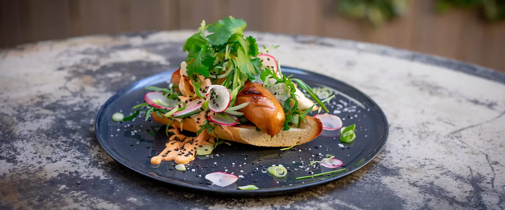 Banh mi-dog med bratwurst