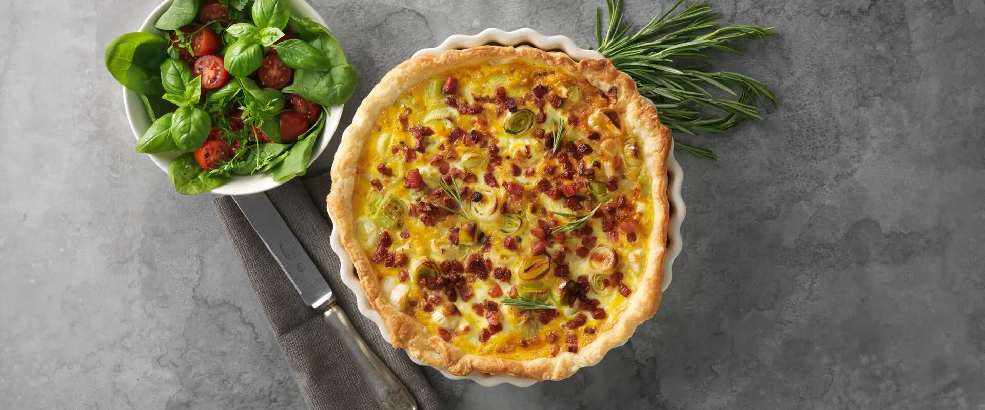 Purjolökpaj med bacon och rosmarin