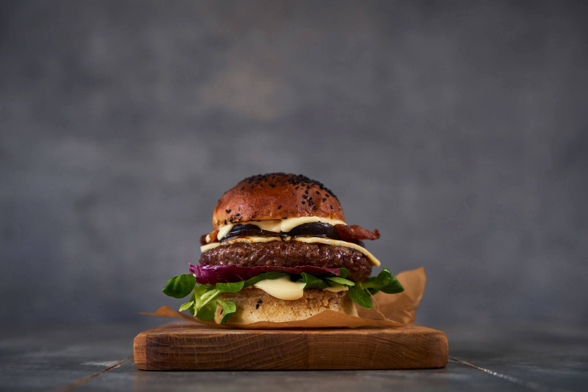 Burger med blue cheese og stegte løg