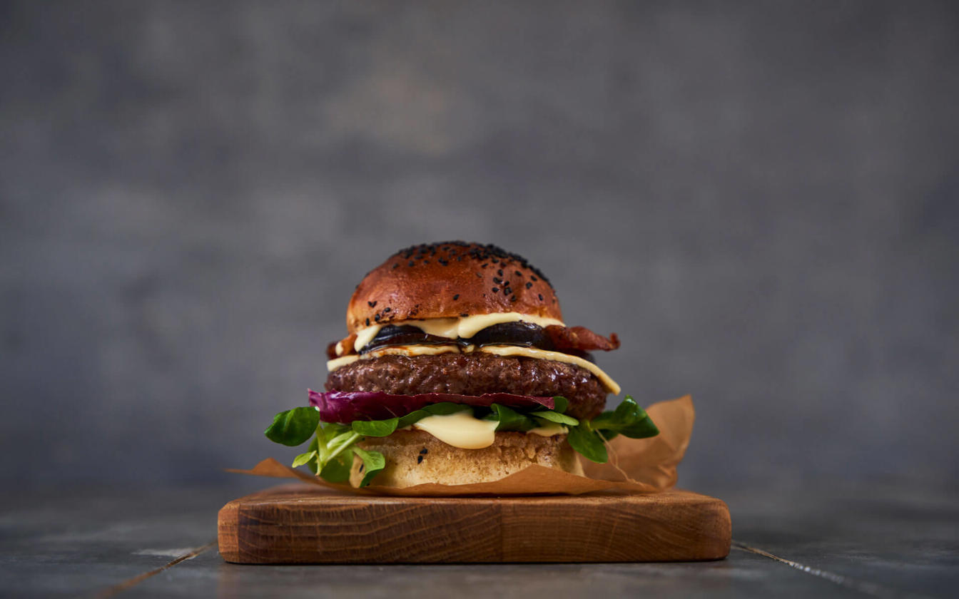 Burger med blue cheese og stegte løg