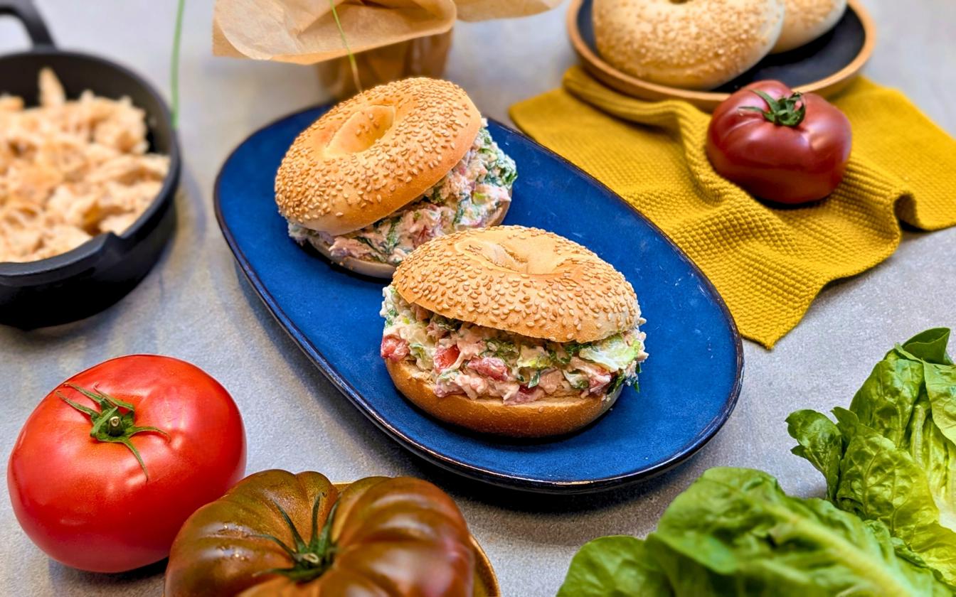 Chopped bagel med pulled chicken