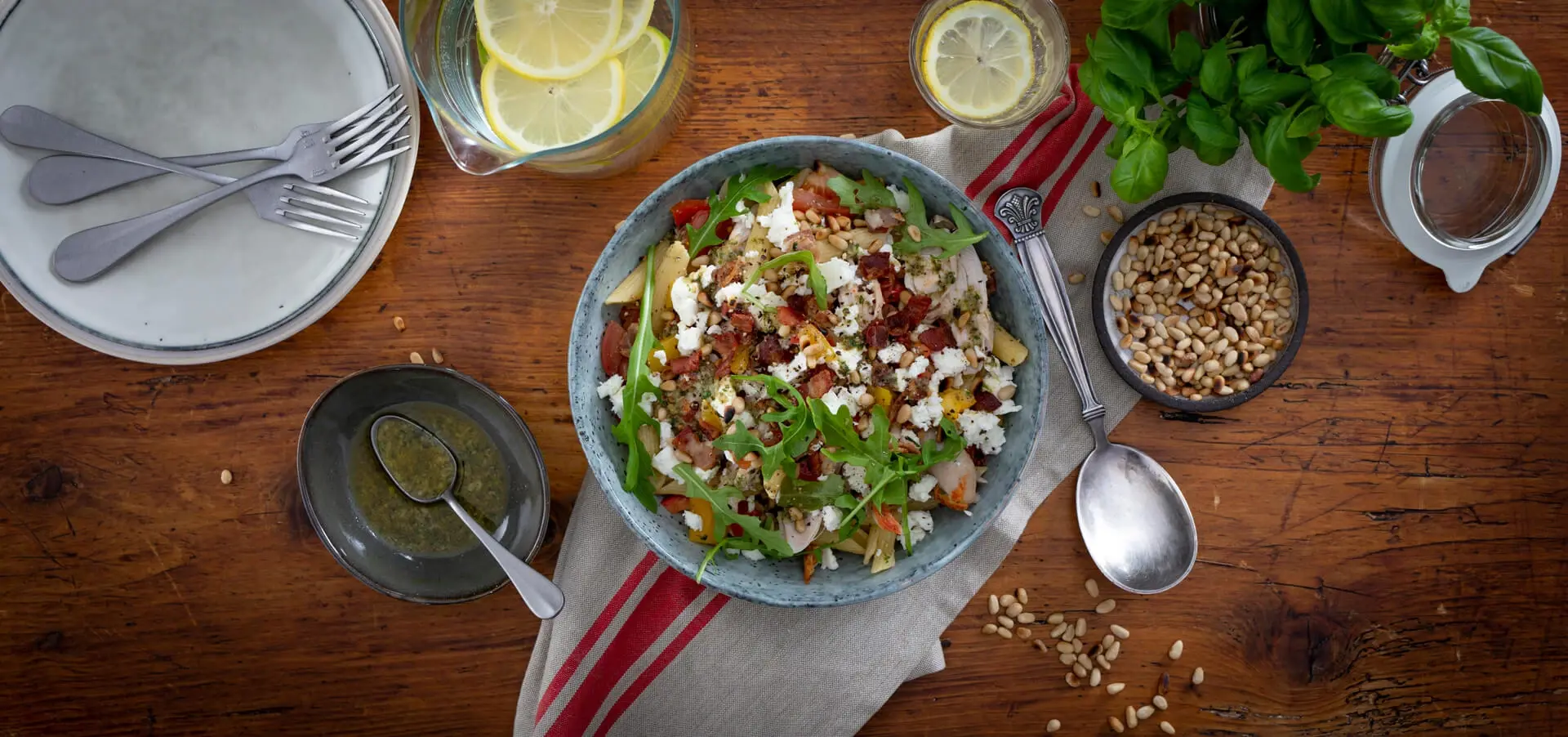 Pastasallad med kyckling och bacon