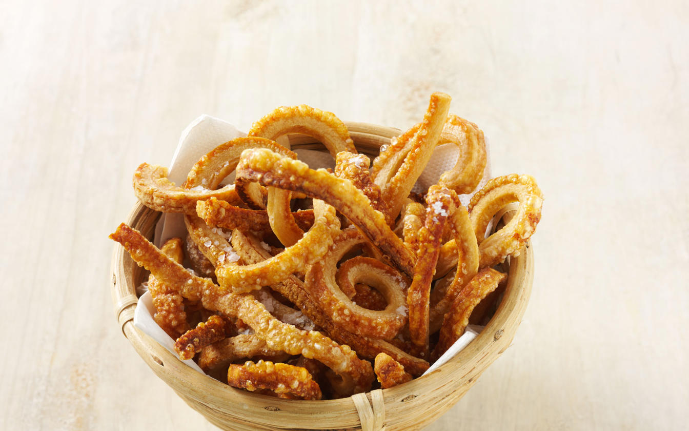 Hjemmelavede flæskesvær i ovn