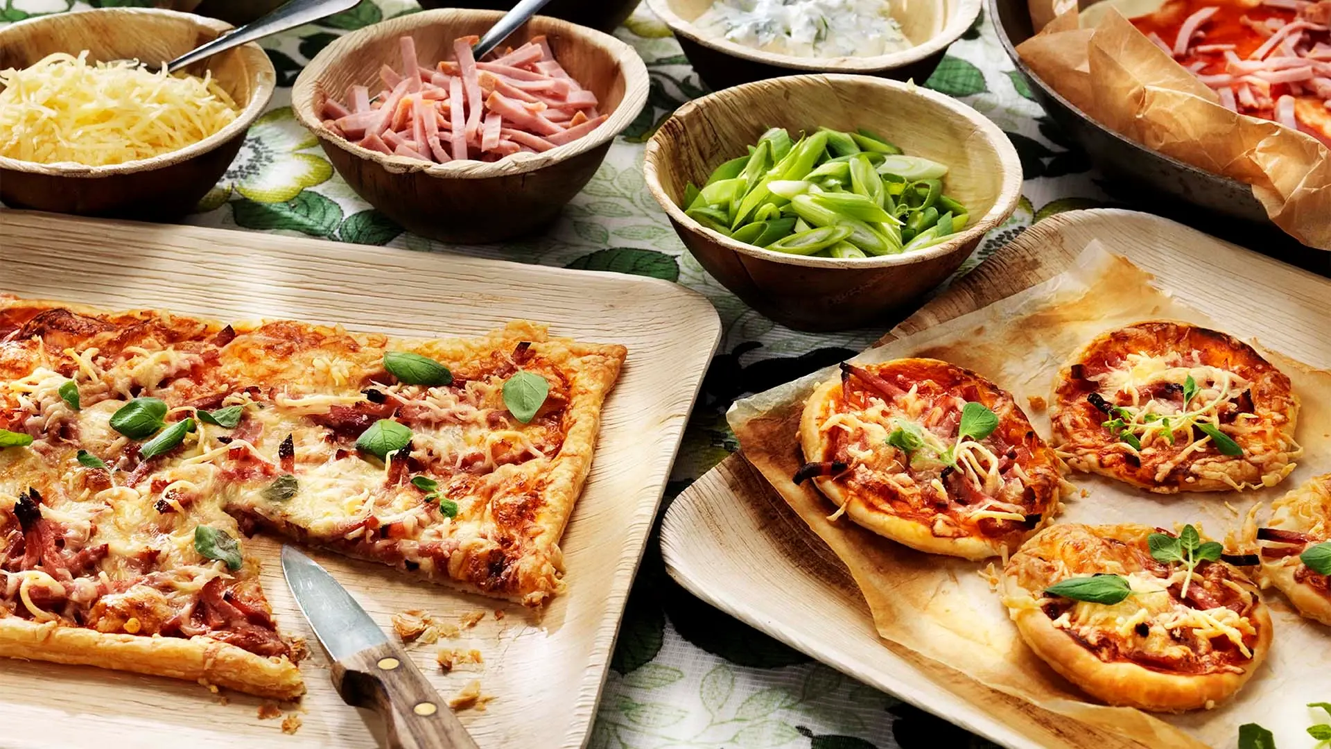 Minipizza med strimlad skinka