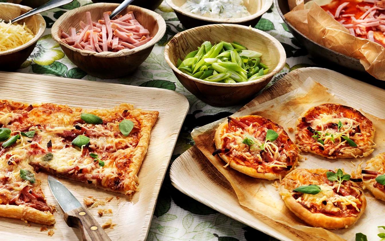Minipizza med strimlad skinka
