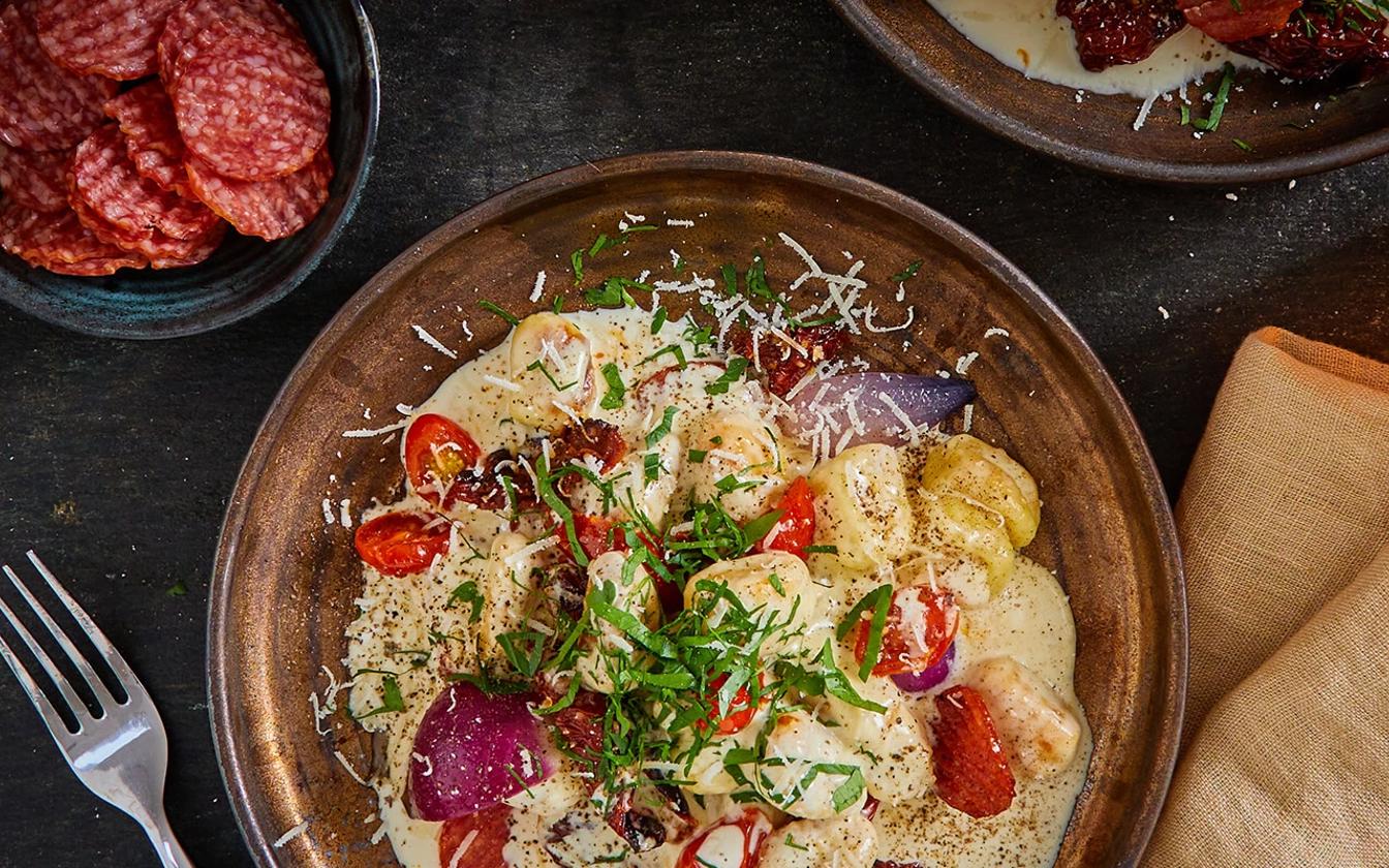 Stekt gnocchi i gräddig vitvinssås