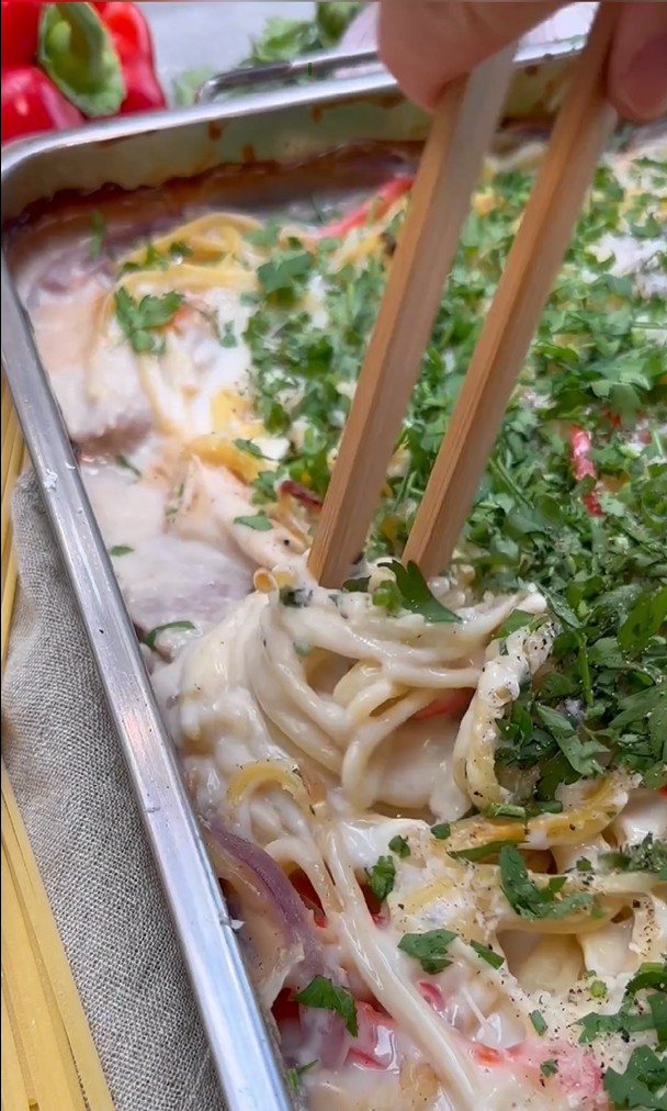 Bagt spaghetti med svinemørbrad