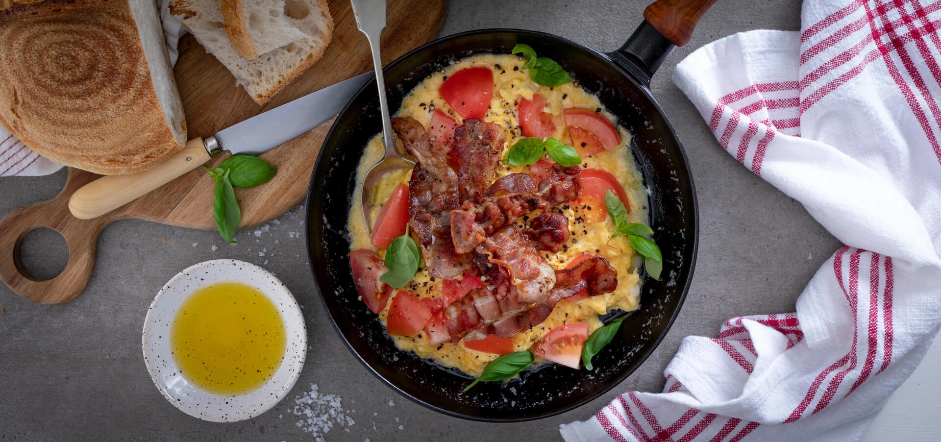 Røræg med bacon og parmesanost