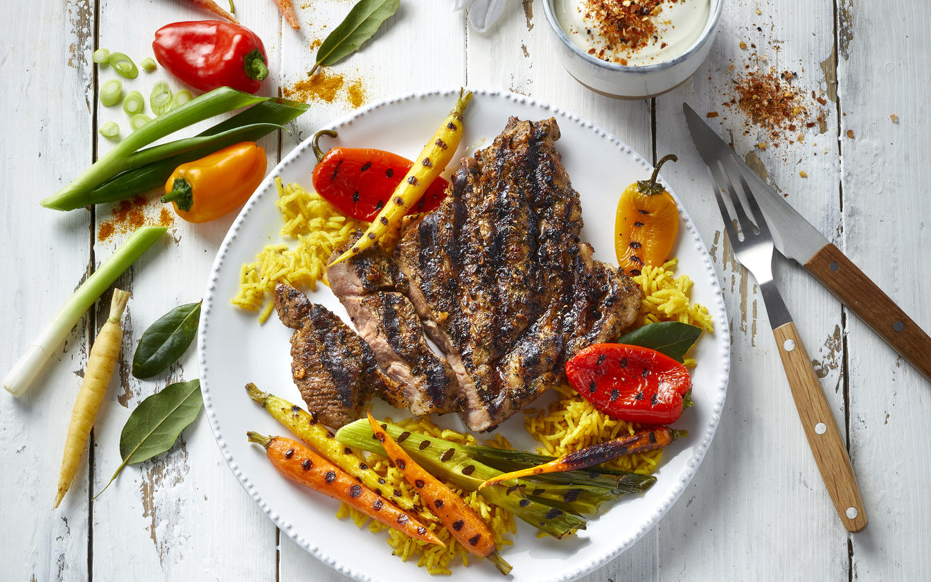 Steak med grillet sommergrønt