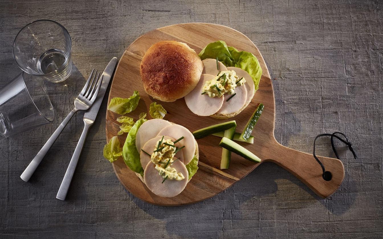 Kyllingesandwich med karrydressing