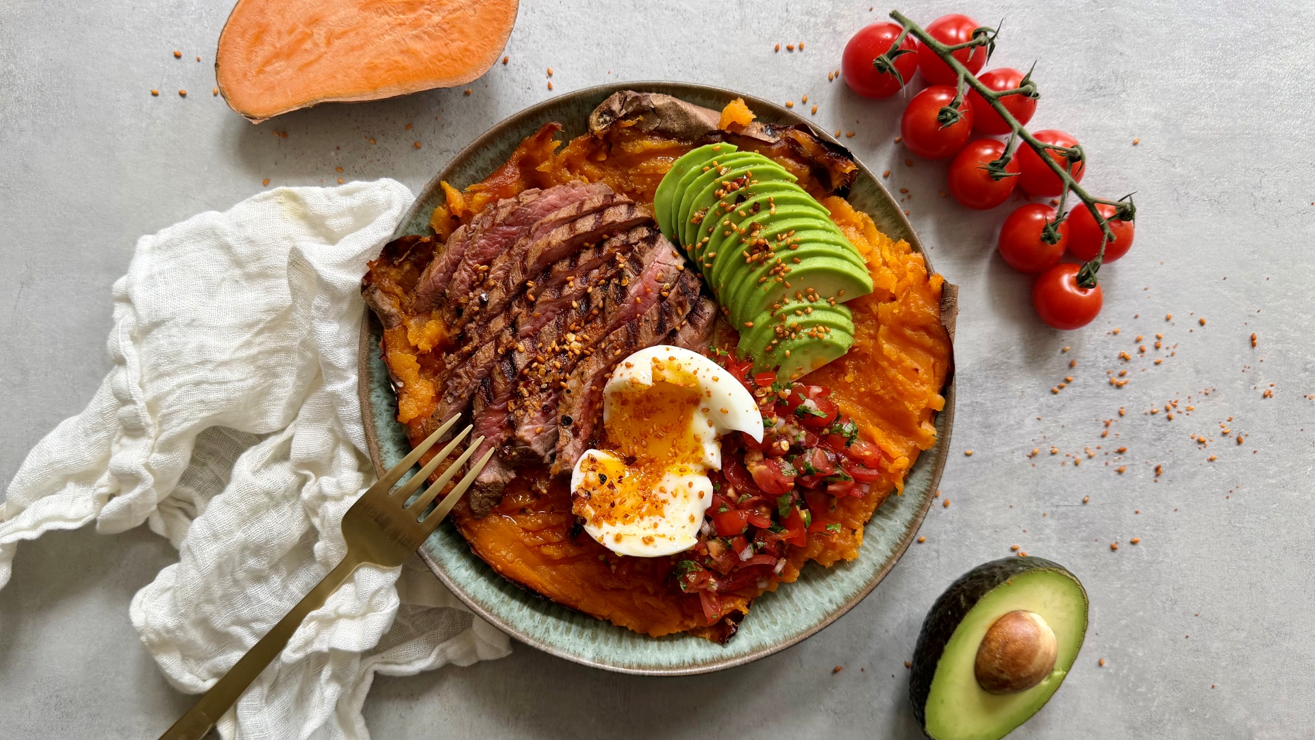 Sød kartoffel bowl med flanksteak