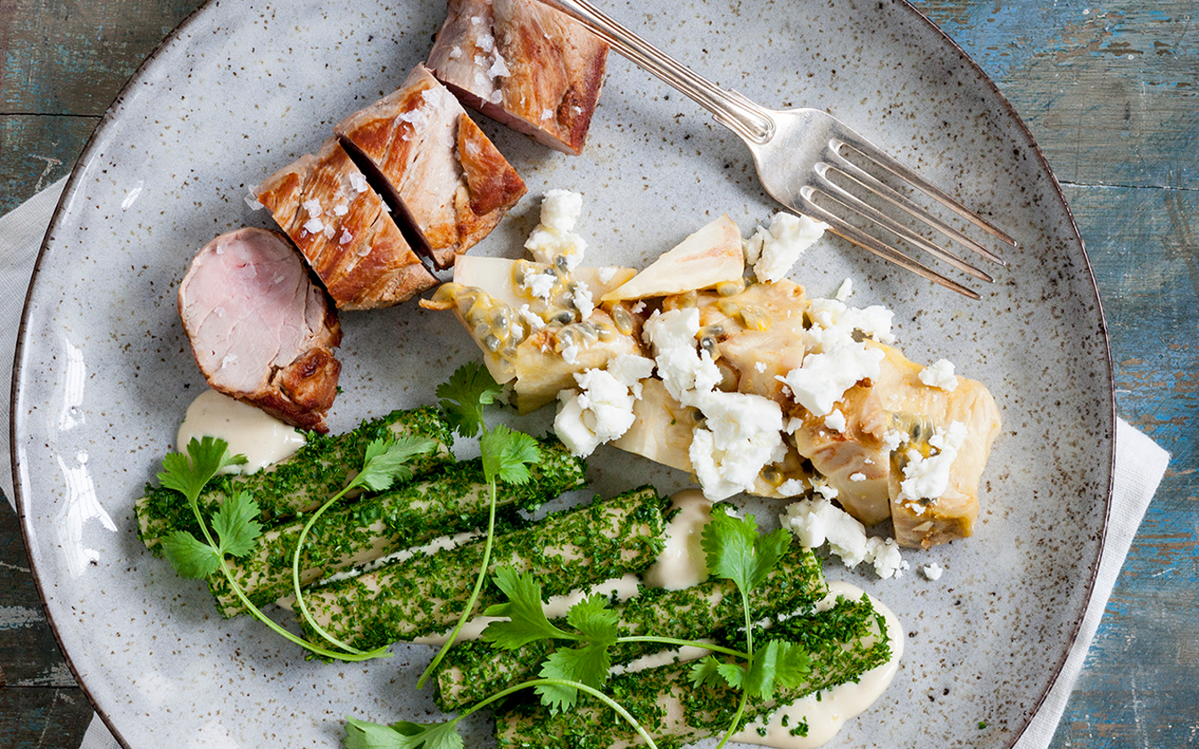 Mørbrad med skorzonerrødder, sojamayo og saltbagt selleri