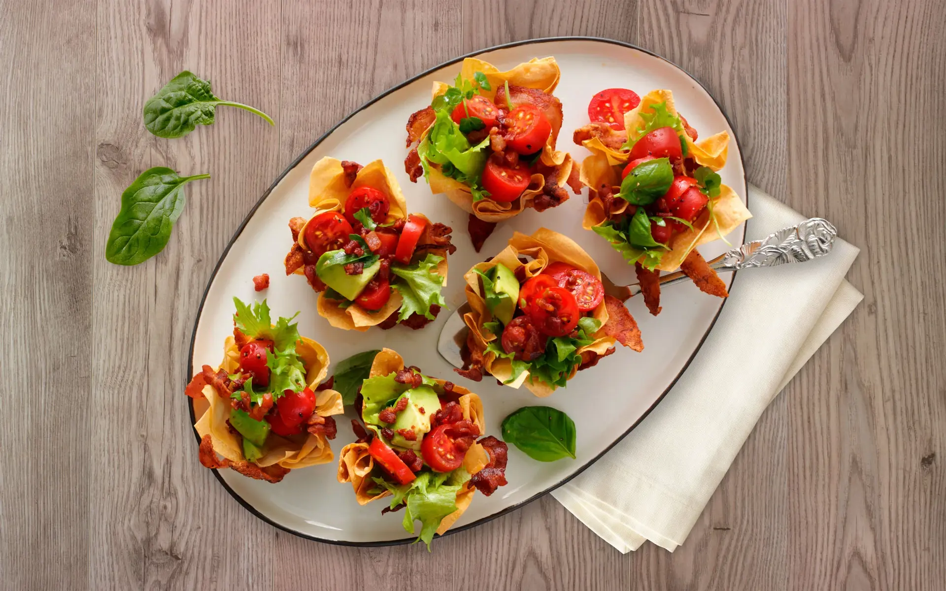 Hausgemachte Törtchen mit Bacon